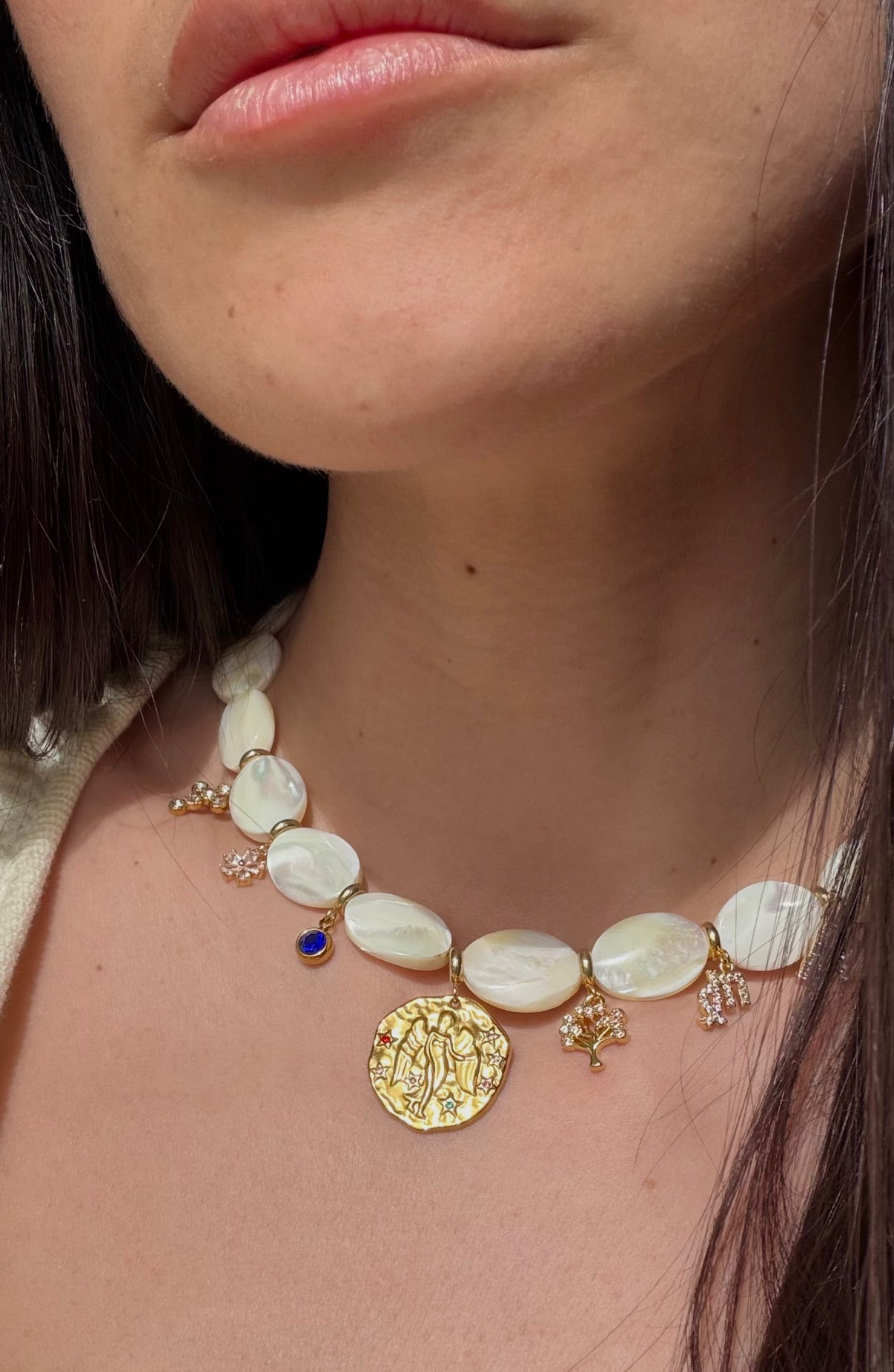Collier talisman Vierge avec charms symboliques